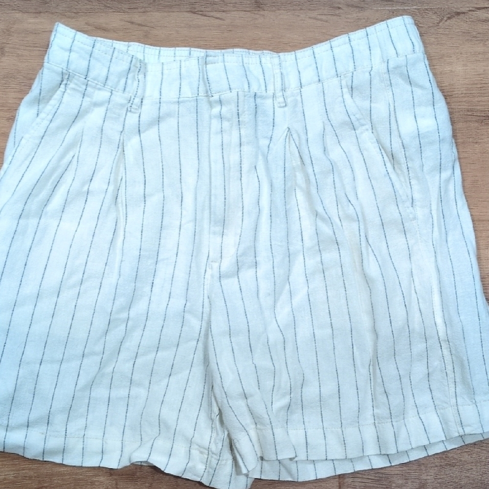 NWOT GAP Cream Shorts with Black Stripes